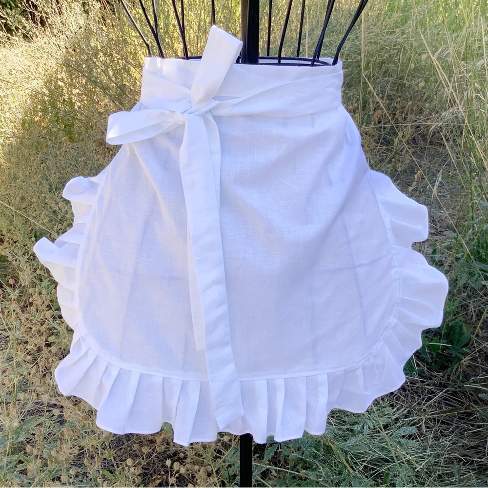 Solid White Apron With Ruffles Costume Frilly apron Halloween outfit ideas